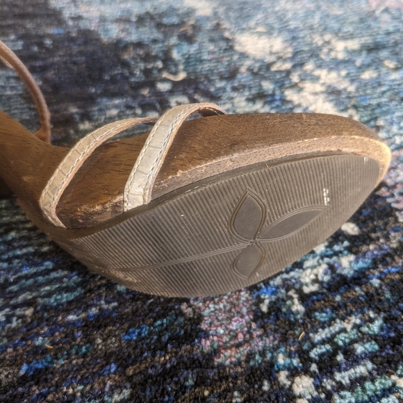 Wood Heels - Picture 6 of 9